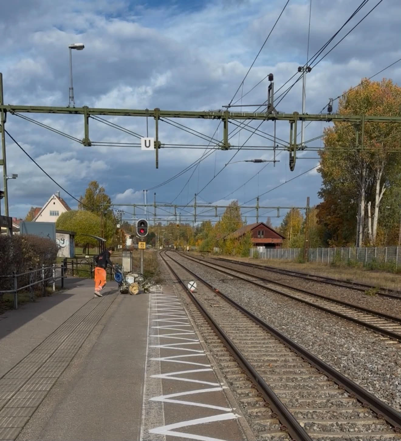 Spärrlinjer på tågstationen i Arbrå i Bollnäs – bild 1