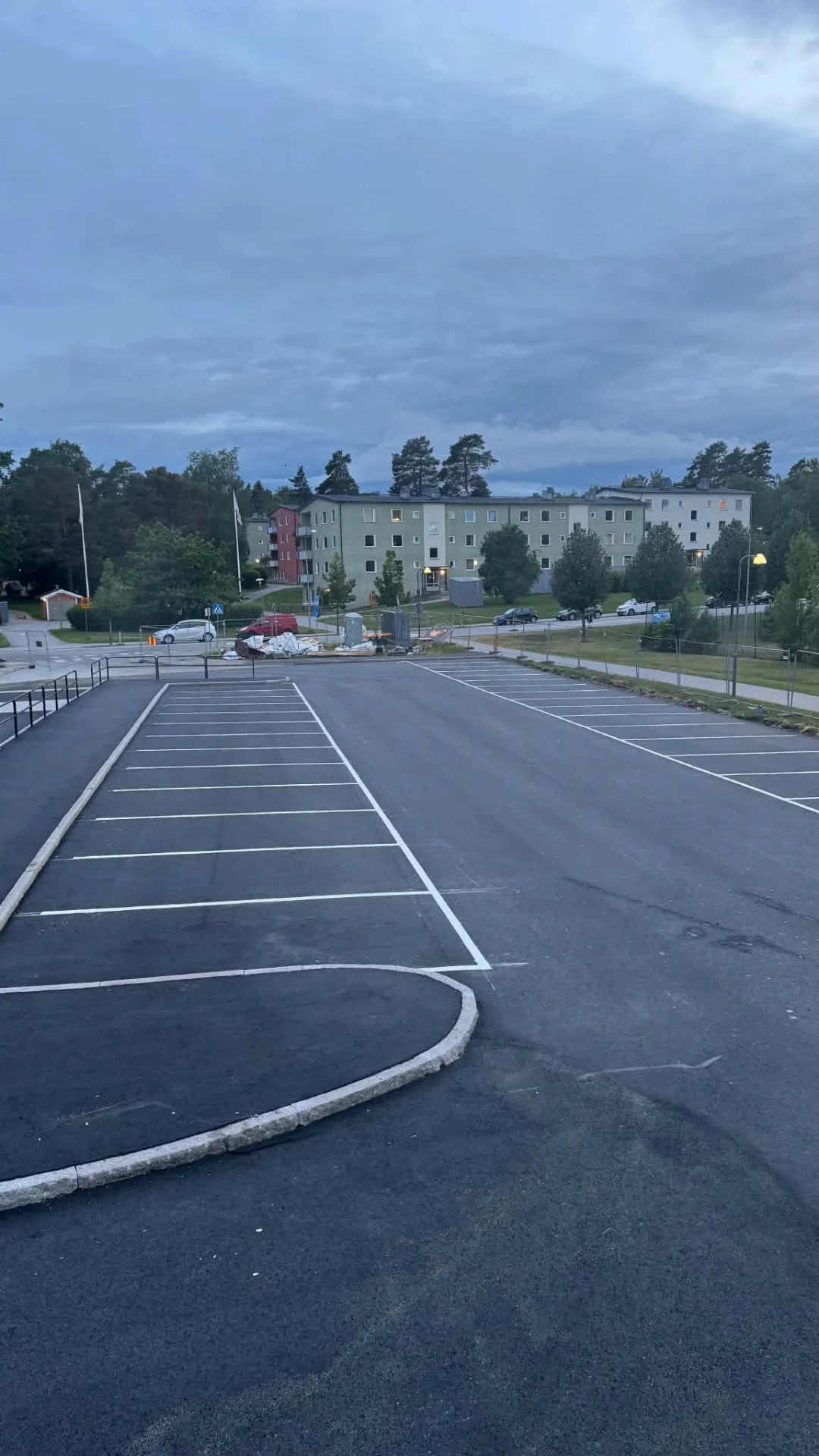 Parkeringsmålning i Örebro — Ett urval av våra parkeringsprojekt, utfört av Örebro Vägmarkering