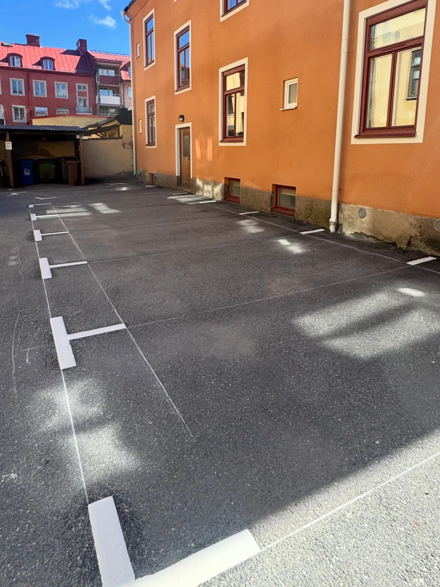 Parkeringsmålning i Örebro — Ett urval av våra parkeringsprojekt, utfört av Örebro Vägmarkering